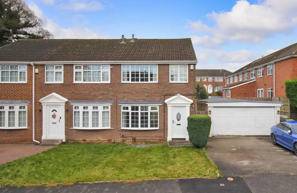 House for sale with 3 bedrooms in Greenacre Park Rise, Rawdon, Leeds